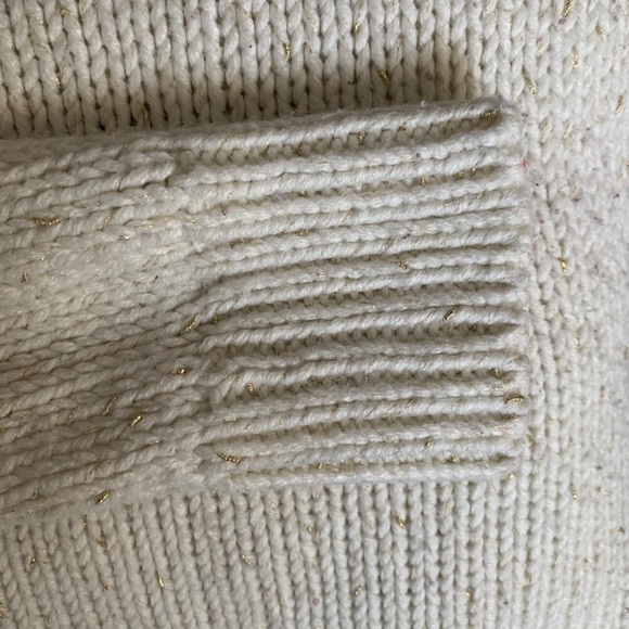 White and gold knit sweater - Picture 7 of 8